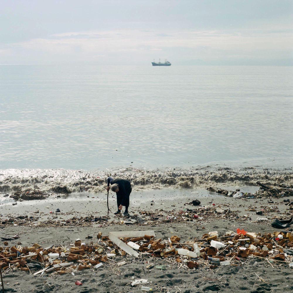 napoli naples castellammare di stabia beaches ships garbage coasts dumps people